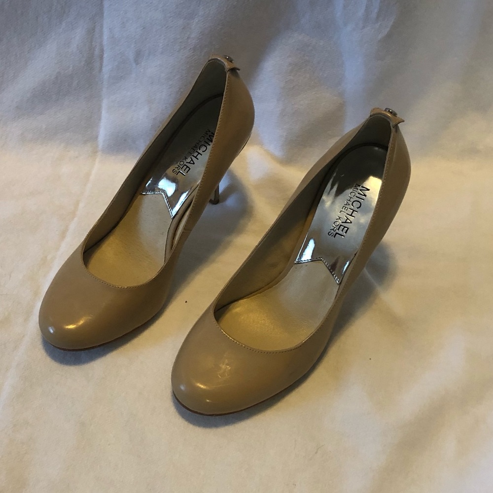 Michael Kors Rounded Toe Pumps